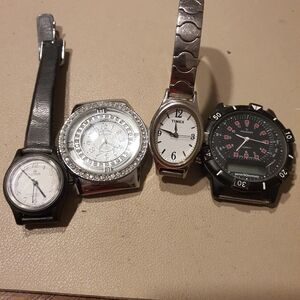 10/$20 Lot Of 4 Men & Women's Watches As-is For Parts Or Repair